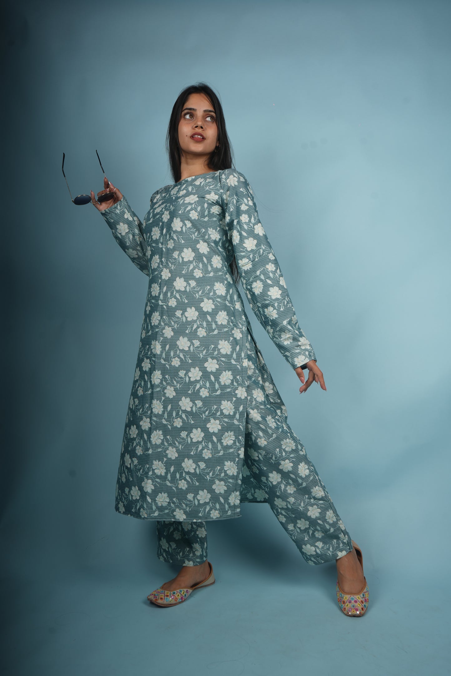 Floral Kurta Pajama With a Scarf