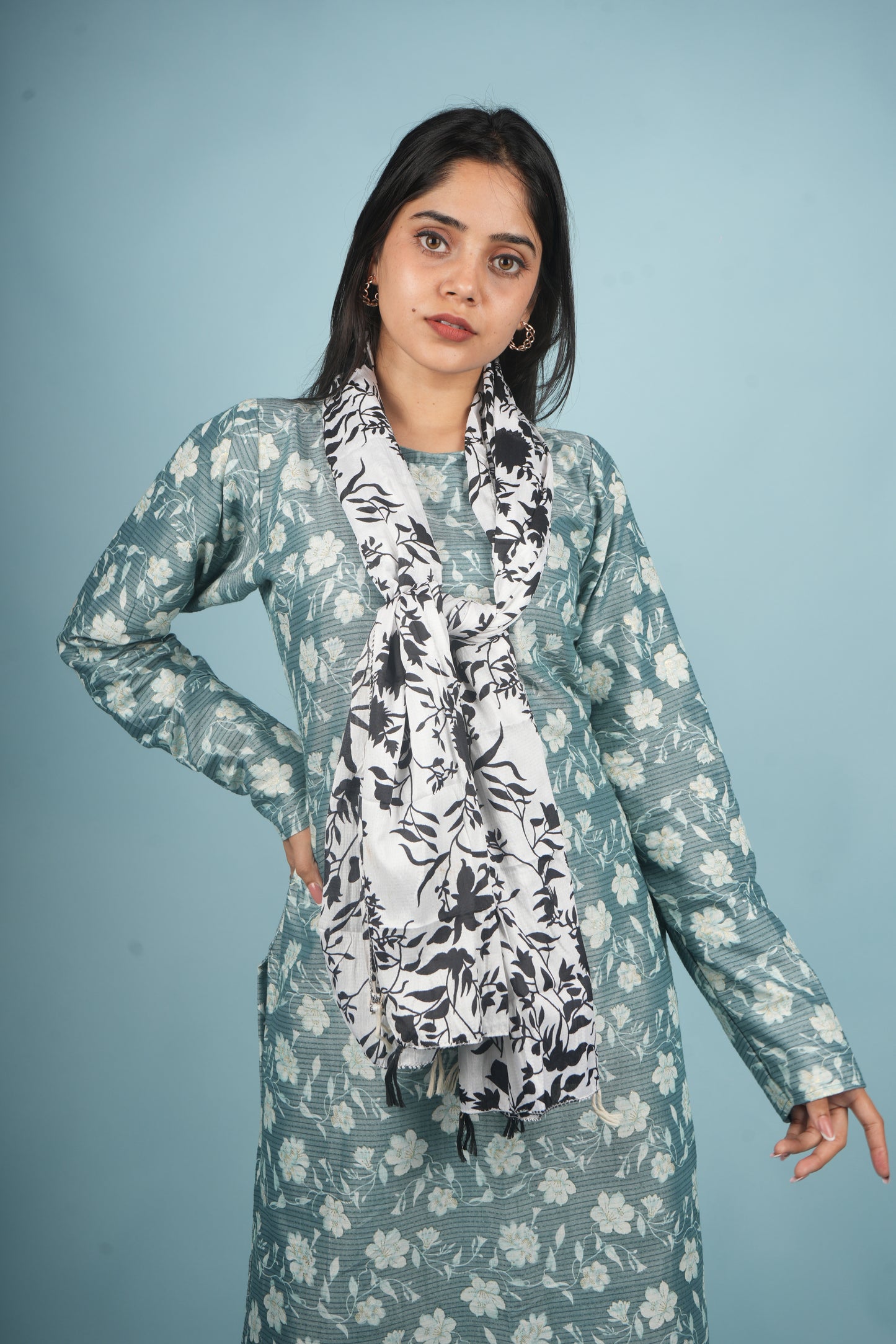 Floral Kurta Pajama With a Scarf